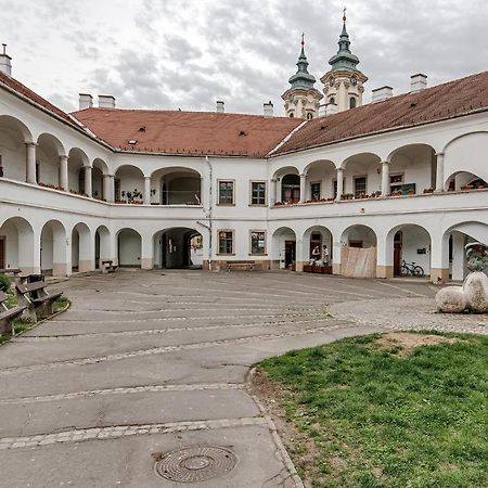 Arany Csillag Apartman Eger Buitenkant foto